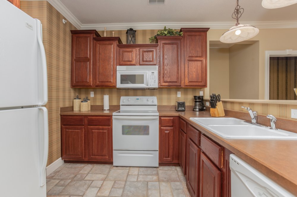 full kitchen