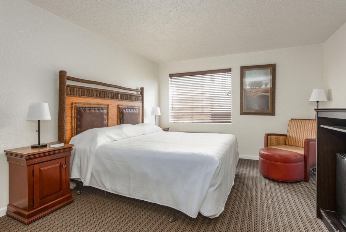 The Branson Club bedroom