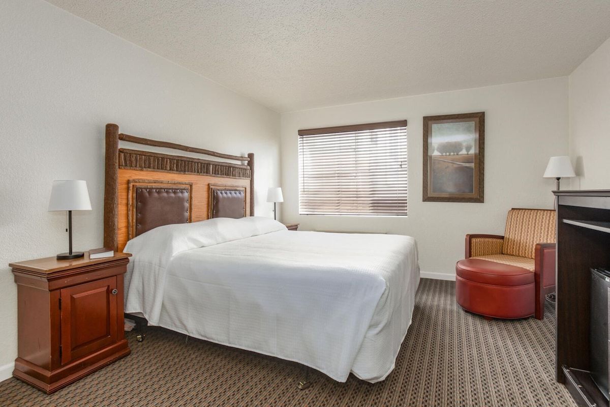 The Branson Club bedroom