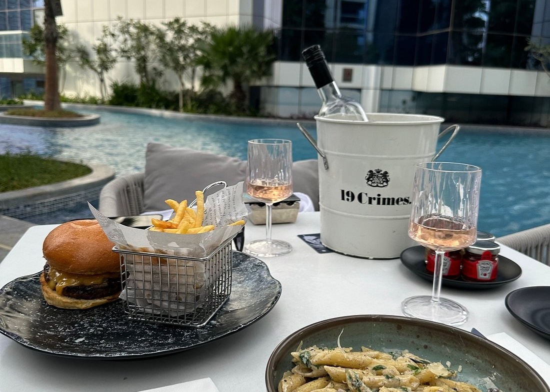 Paramount Hotel Dubai Pool