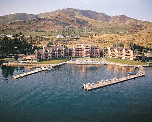Peterson’s Waterfront Exterior
