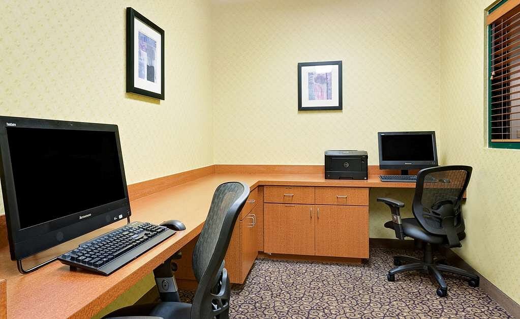 Wingate by Wyndham Business Center