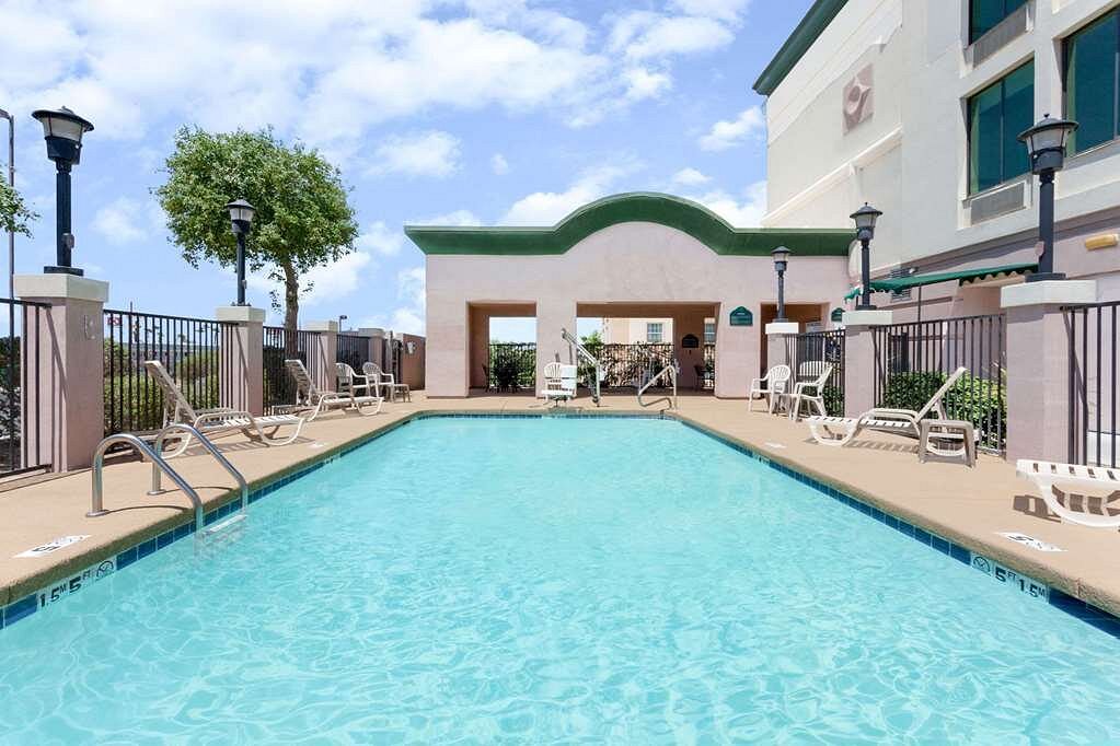 Wingate by Wyndham Pool