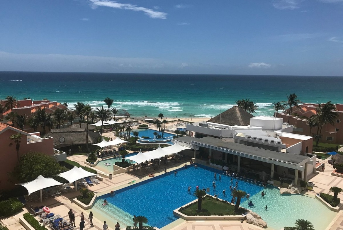 Views: Wyndham Grand Cancun All-Inclusive Resort and Villas