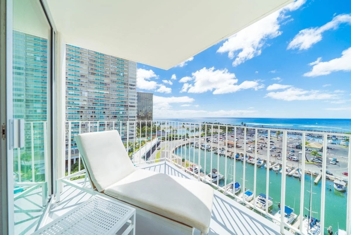Hilton Vacation Club The Modern Honolulu balcony