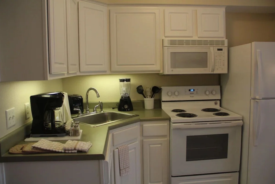Crowne View Heights kitchen