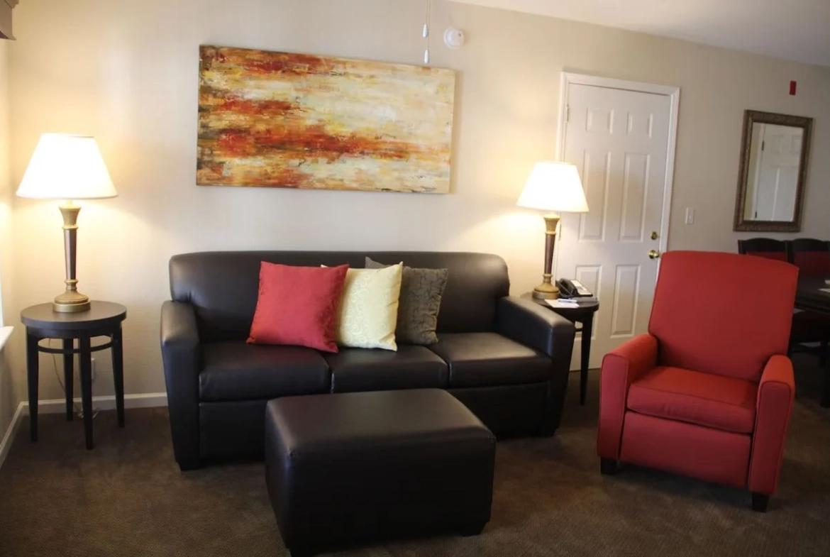Crowne View Heights living room