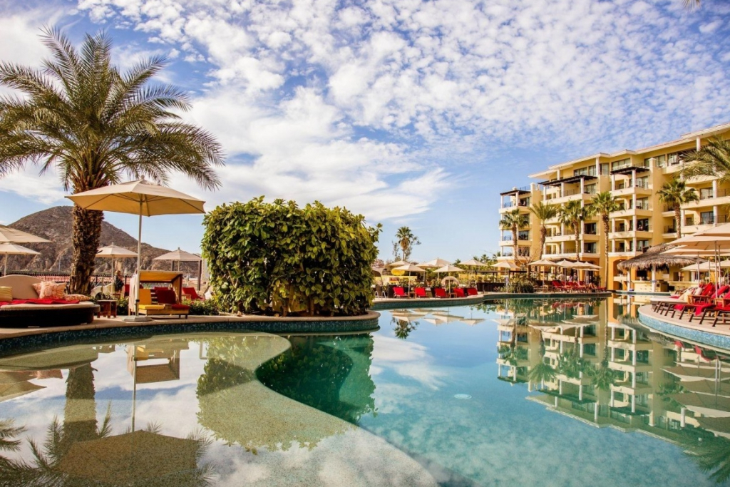 Timeshares in Cabo: Club Casa Dorada at Medano Beach Pool