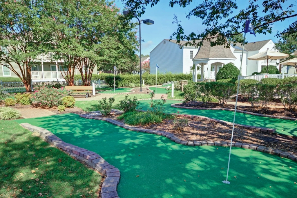 Orlando Timeshare Rentals: Club Wyndham Kingsgate Mini Golf