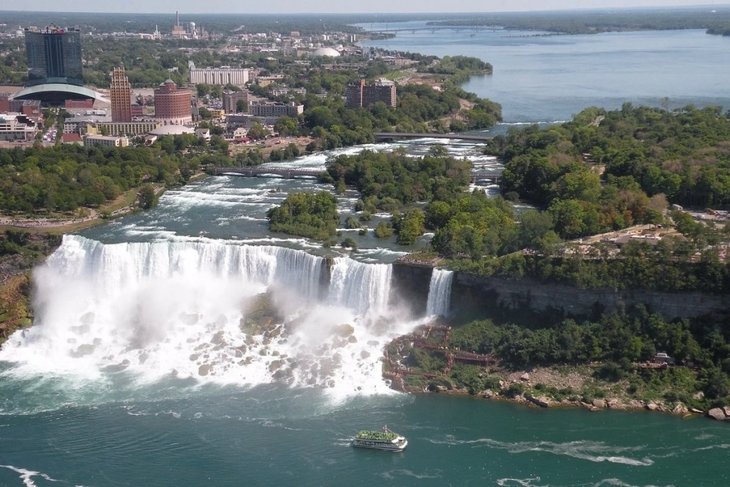 Romantic Getaways in New York: Niagara Falls