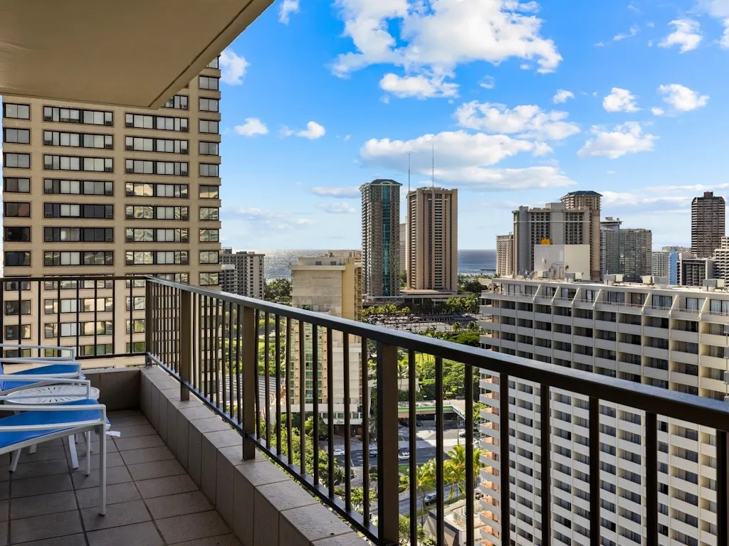 Vacation Rentals in Honolulu Hawaii: Royal Garden at Waikiki Balcony