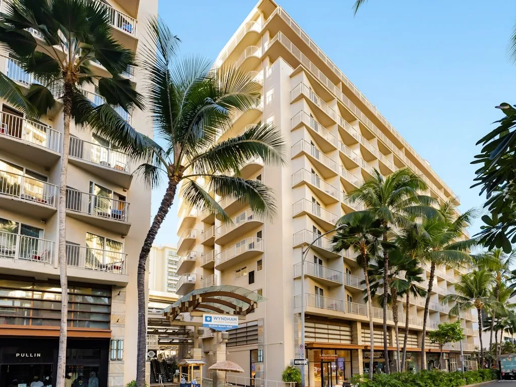 Vacation Rentals in Honolulu Hawaii: Wyndham at Waikiki Beach Walk