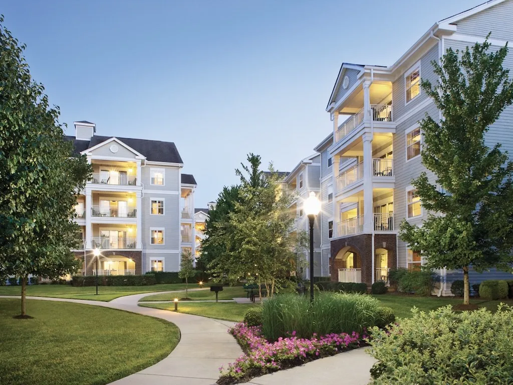 Timeshares in Nashville TN: Club Wyndham Nashville Exterior