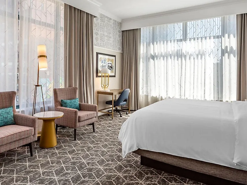 Hotel Blake Chicago Bedroom