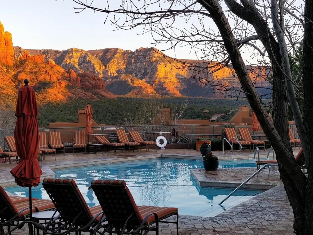 See why are timeshare resales so cheap with this stunning red rock view from the Hyatt Piñon Pointe pool.