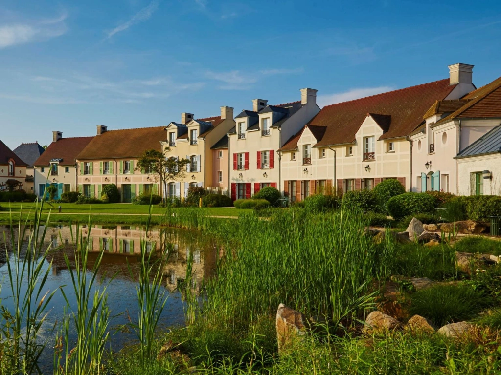 Find out how does Marriott timeshare work at the French countryside-style townhomes of Marriott's Village d'Ile-de-France.