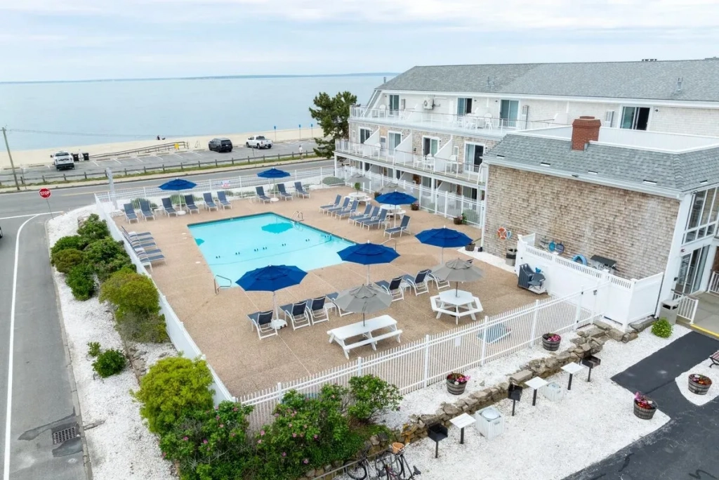 Innseason Resorts Captain's Quatrers Pool and Beach